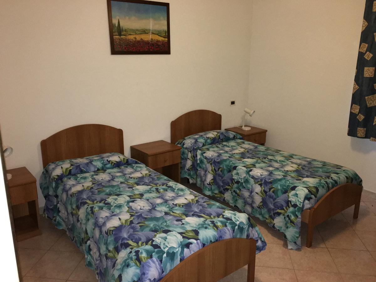 Albergo Ristorante Pizzeria Da Michele Venzone Bagian luar foto