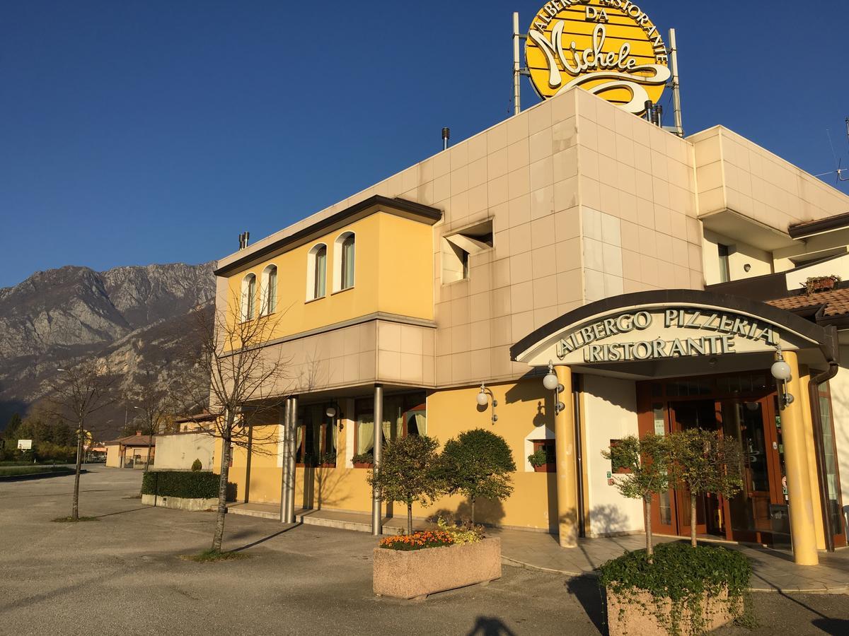 Albergo Ristorante Pizzeria Da Michele Venzone Bagian luar foto