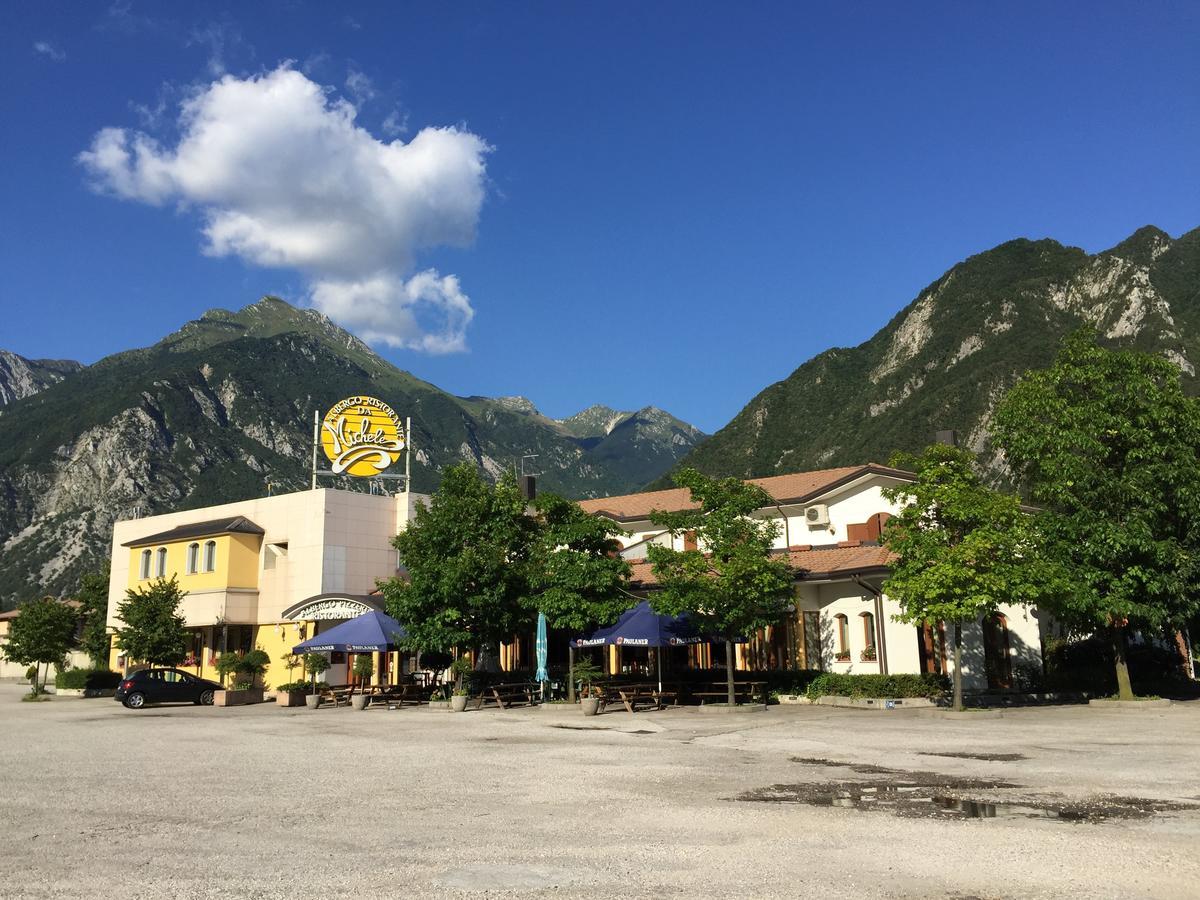Albergo Ristorante Pizzeria Da Michele Venzone Bagian luar foto